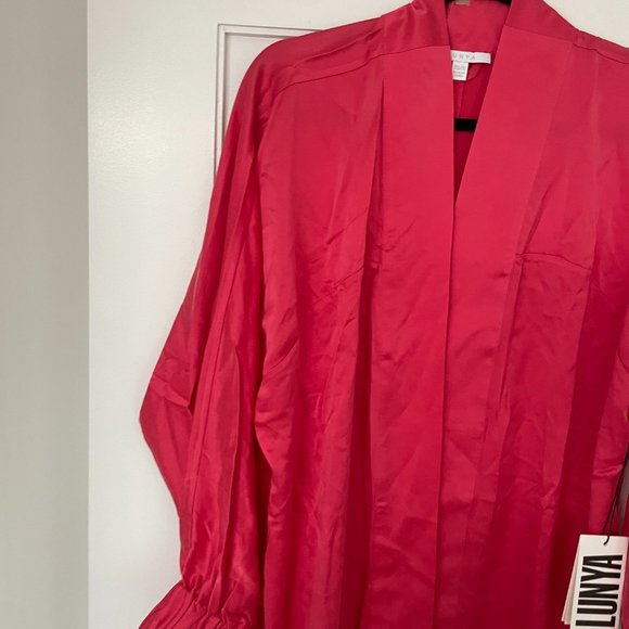 Lunya Washable Silk Robe in Energized Pink Size L/XL Belted, Pockets, Inside Tie - Picture 5 of 10